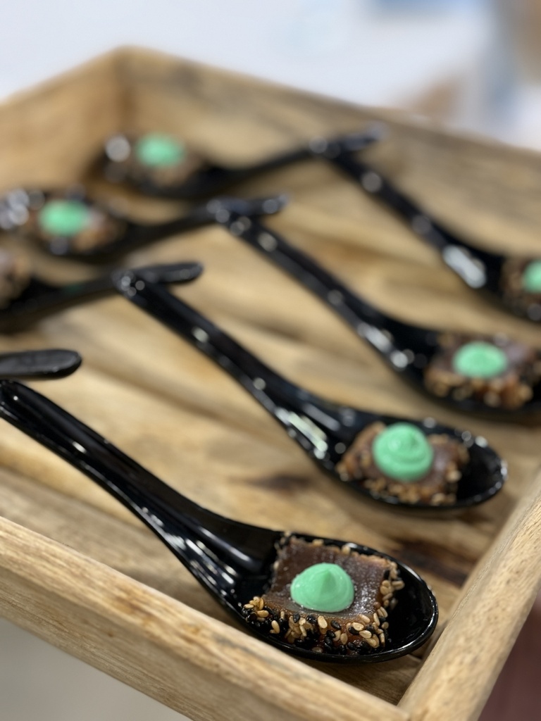 Tataki de atún con mahonesa de wasabi y tartufo XS