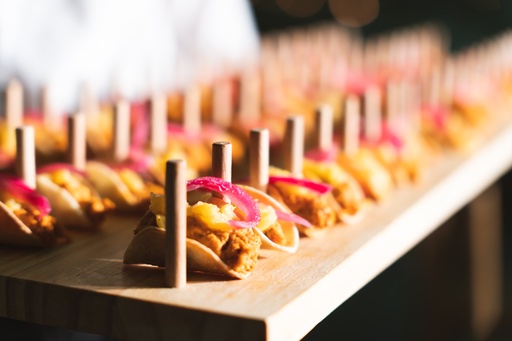 [Cat] Taco de pollo pibil con cebolla encurtida y piña caramelizada XS