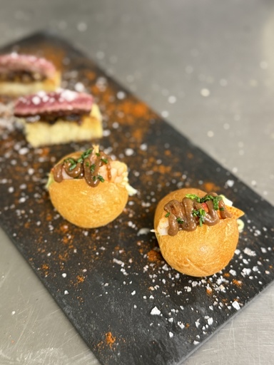 [Cat] Brioche de bogavante, coleslow y suquet de cangrejo